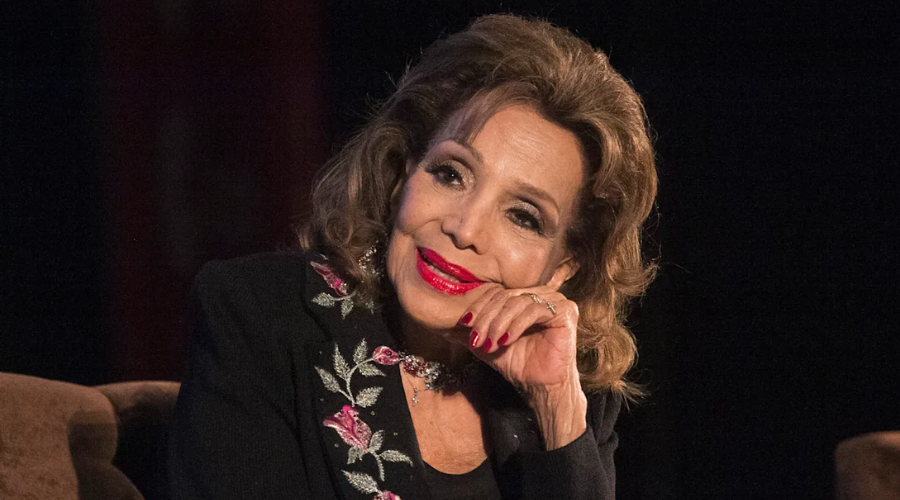 María Victoria.