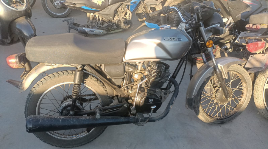 La policía de Mazatlán asegura una motocicleta abandonada