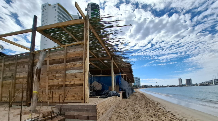 Profepa clausura la construcción de una palapa en la playa