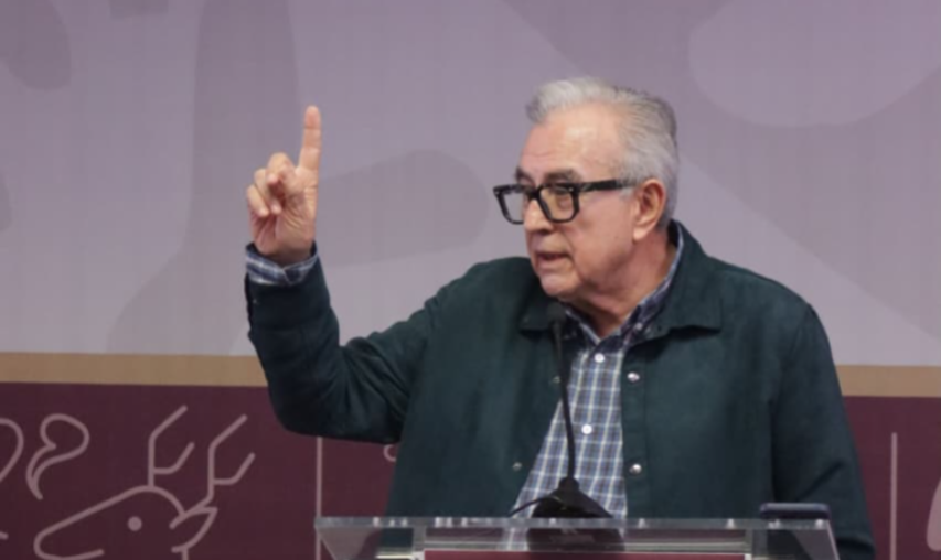 Rubén Rocha en semanera en Los Mochis