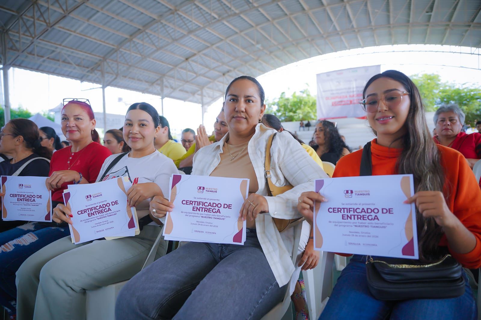 tianguistas de Navolato reciben apoyos