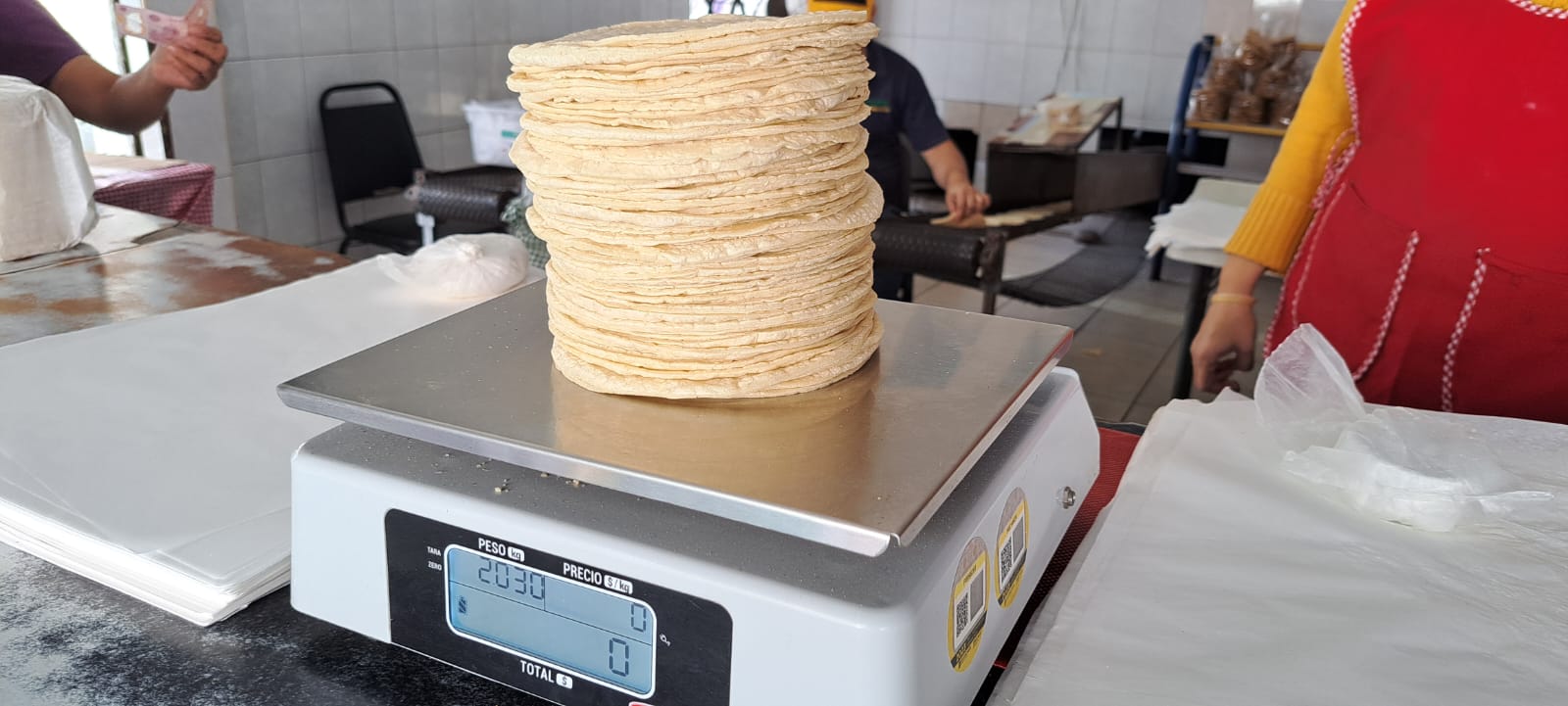 Tortillas arriba de una báscula