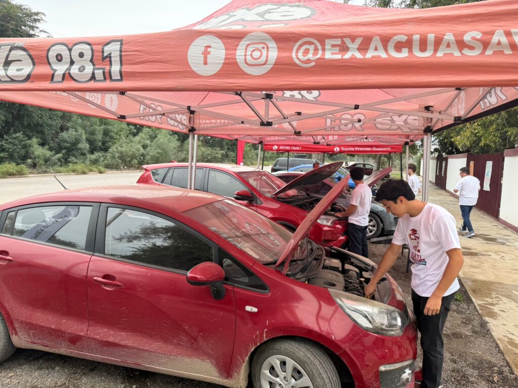 Alumnos de CETis 108 ofrecen revisión automotriz en Guasave