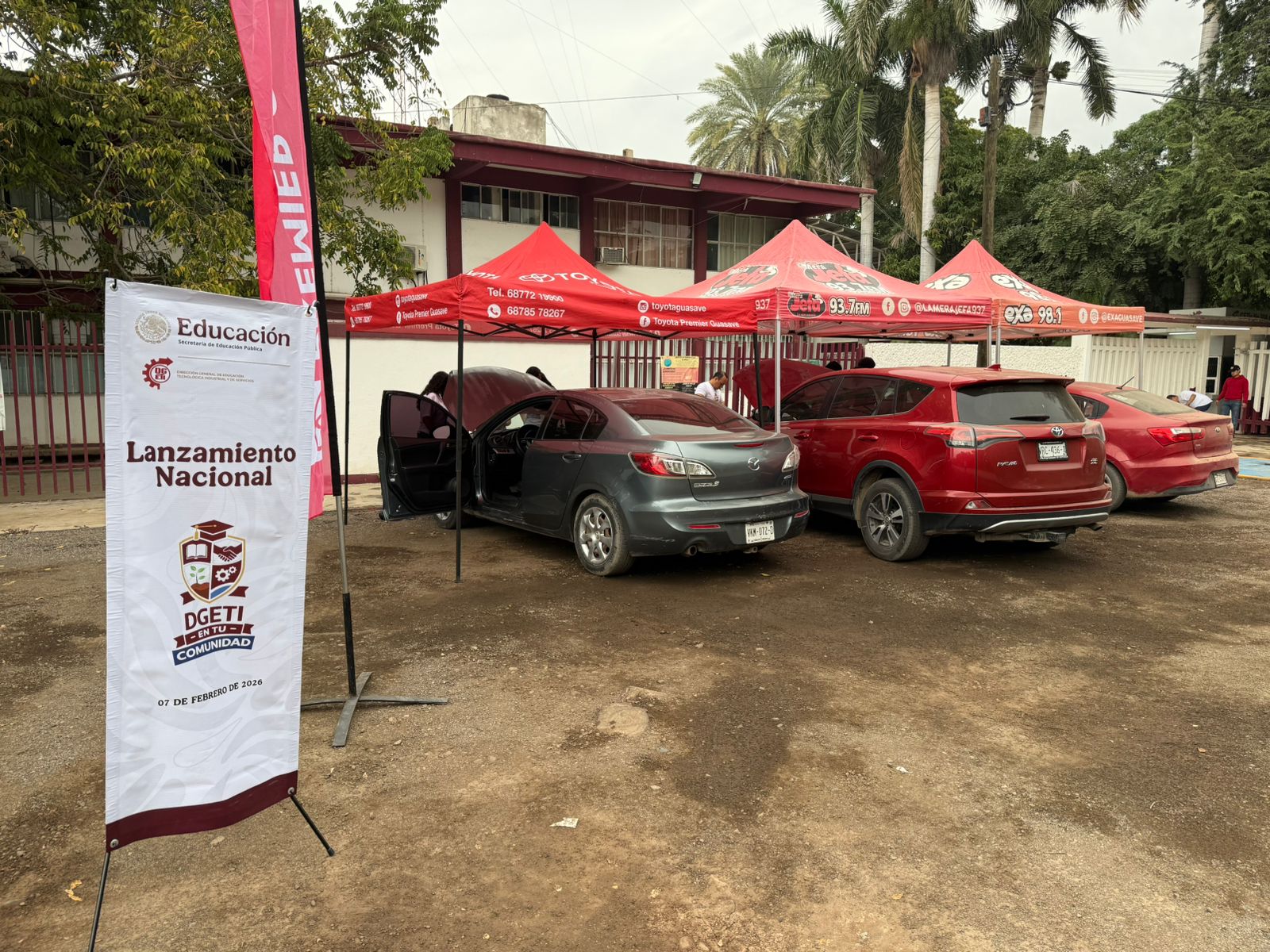 Alumnos de CETis 108 ofrecen revisión automotriz en Guasave