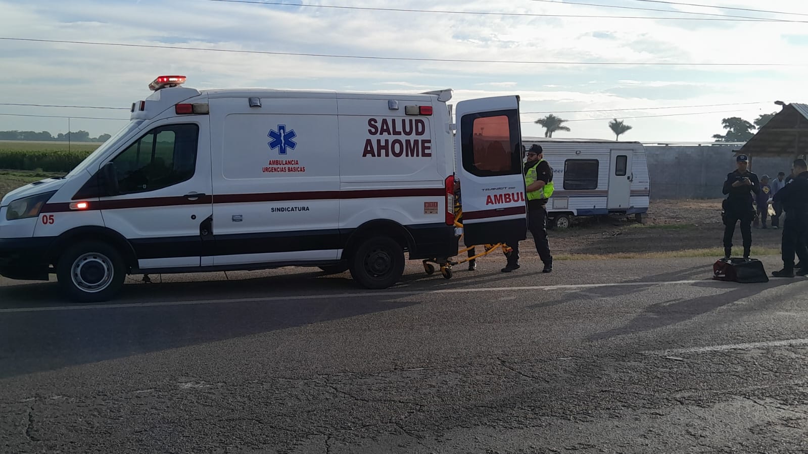Unidad de ambulancia en una calle