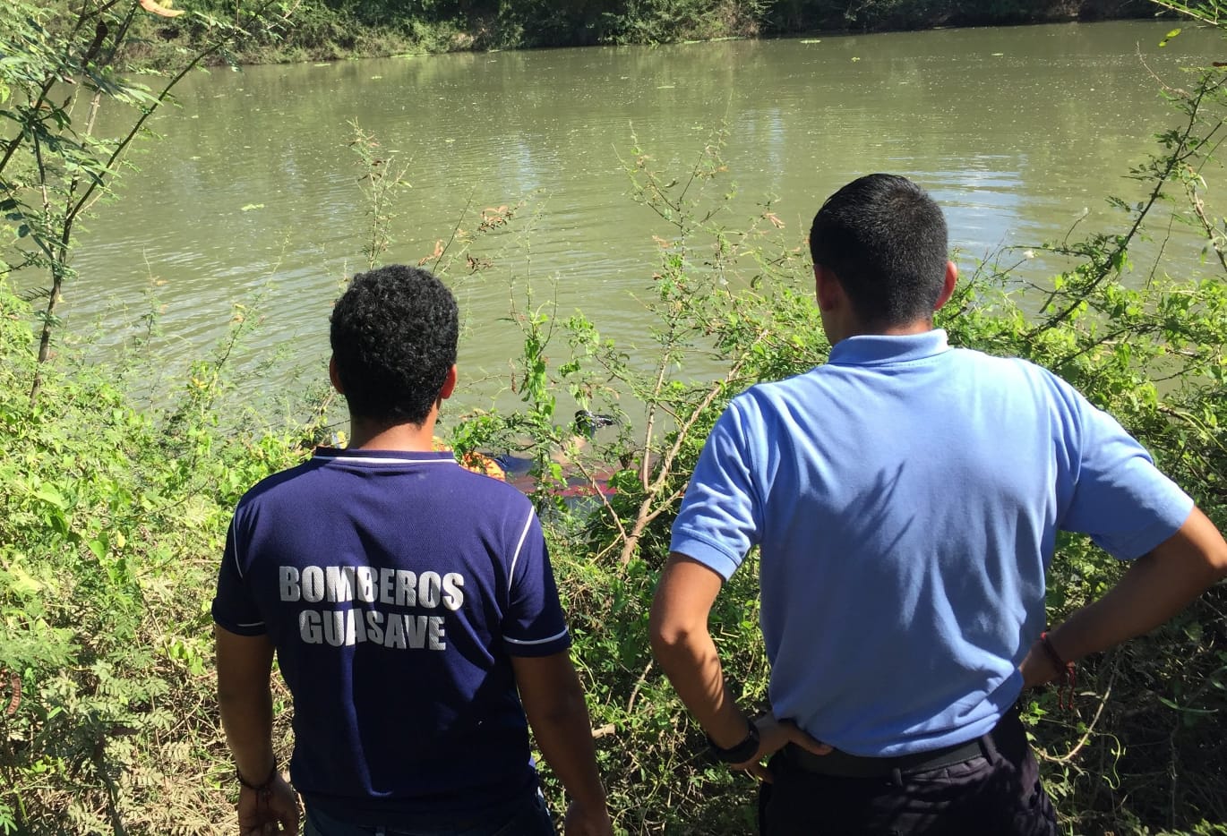 Autoridades de Guasave en el río Sinaloa.