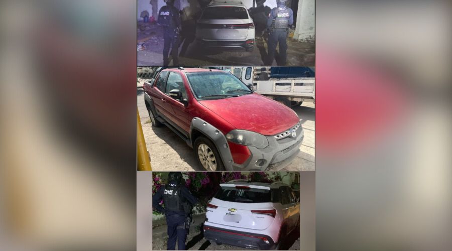 Tres autos de diferentes modelos y colores