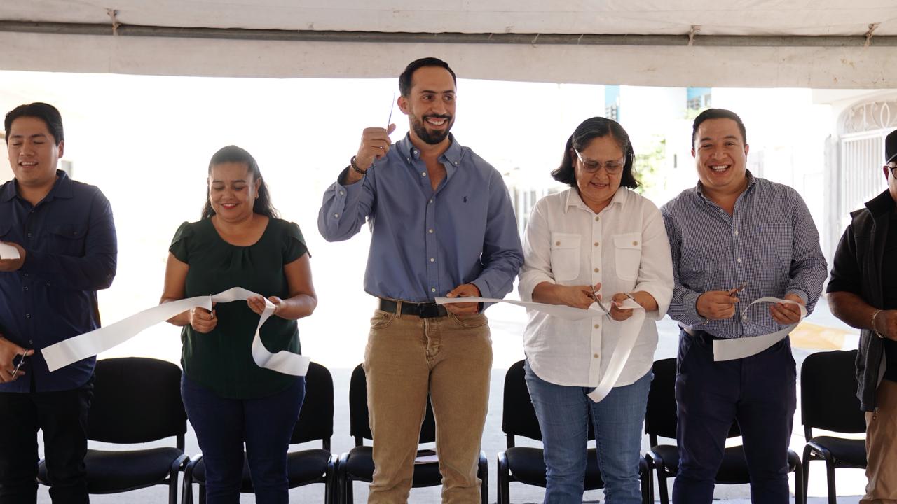 Ayuntamiento de Mazatlán entrega calles pavimentadas
