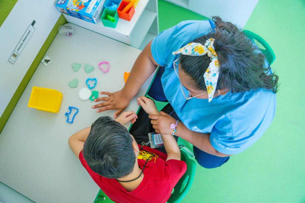 Atención a niños en CRIT de Mazatlán