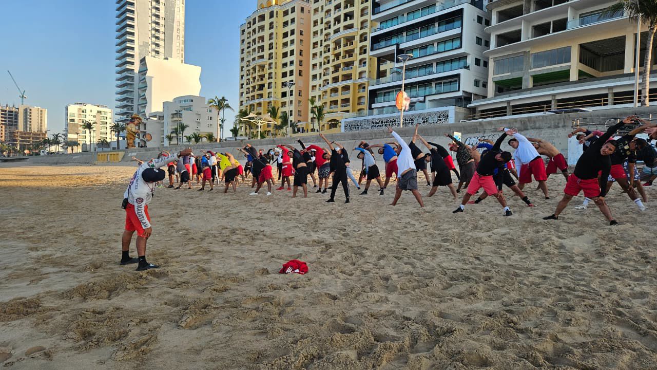 Capacitan a salvavidas en Mazatlán
