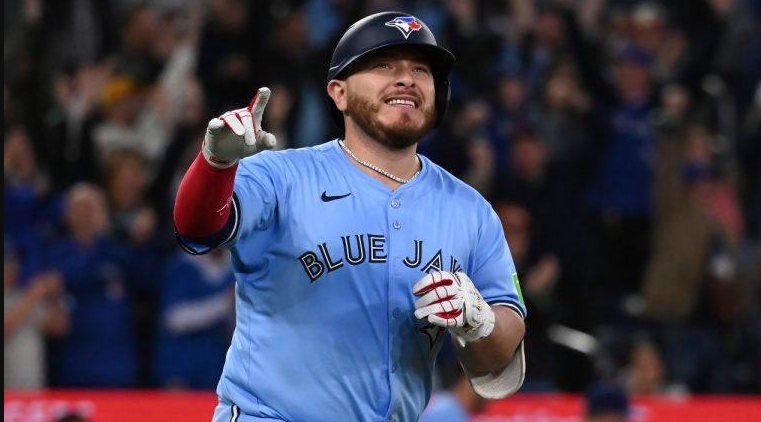 ¡Lo más destacado! Alejandro Kirk figura dentro del Top 10 de los mejores Catchers en Grandes Ligas