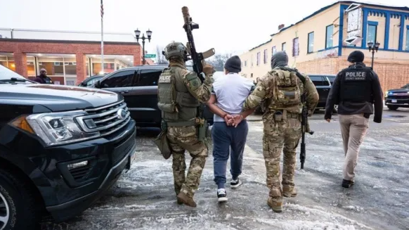 Más de 4 mil detenciones reflejan ofensiva migratoria federal en Minneapolis