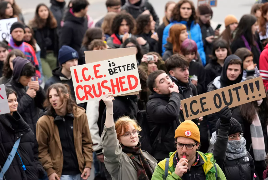 Estudiantes italianos protestan contra el ICE en Juegos Olímpicos de Invierno 2026