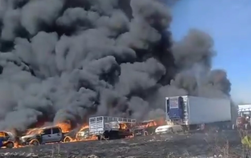 Incendio consume 184 vehículos en corralón de la Fiscalía de Tlaxcala