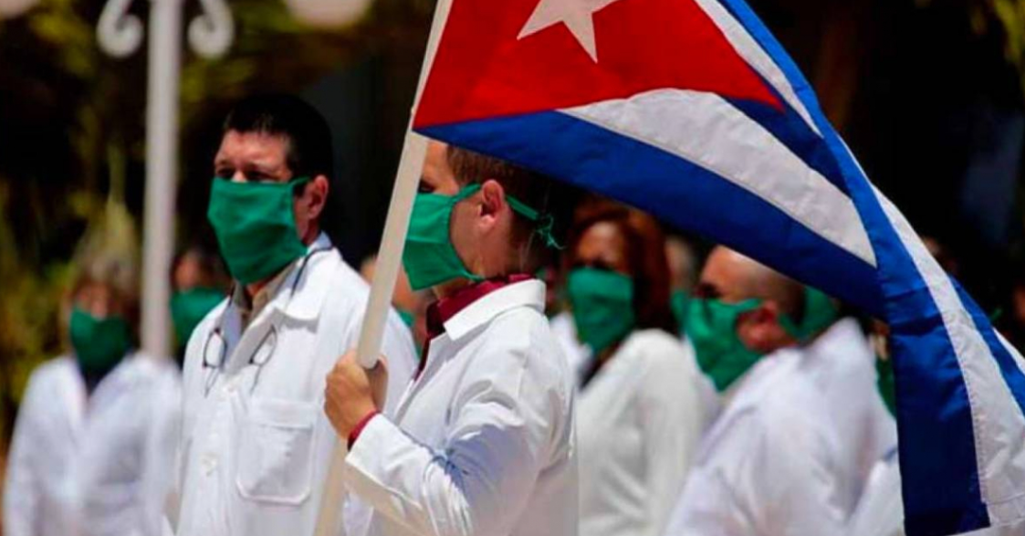 Médicos cubanos dejarán Guatemala y serán reemplazados por personal nacional