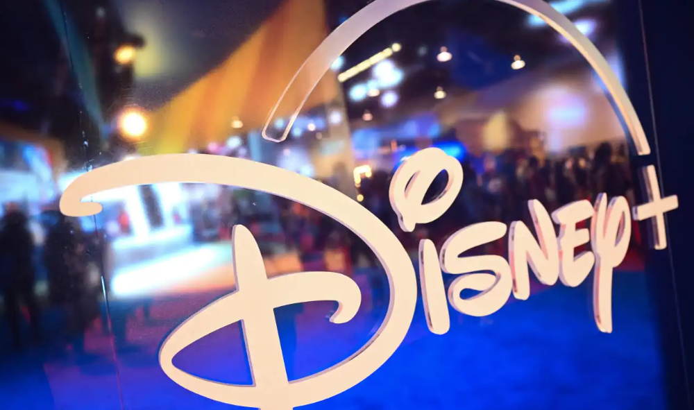 Disney+ cierra febrero con misterio, poder y nuevos lanzamientos