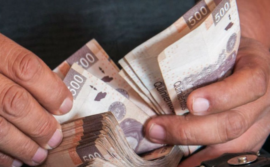 ¿Te pueden investigar por guardar efectivo en casa? Esto dice el SAT