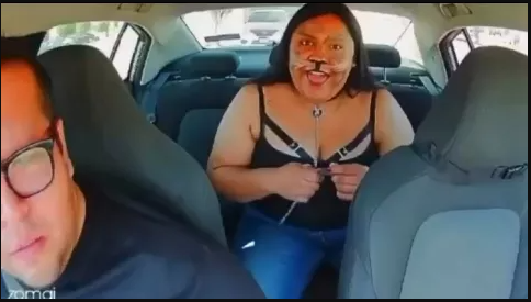 Taxista de Uber baja a pasajera “therian” que se identificó como perro; el video se vuelve viral