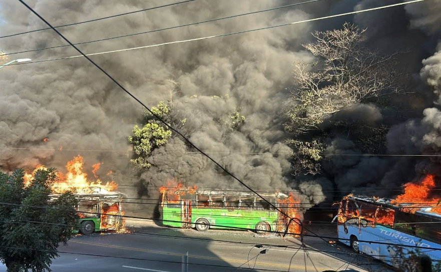 Suman 12 muertos tras bloqueos y enfrentamientos en Jalisco