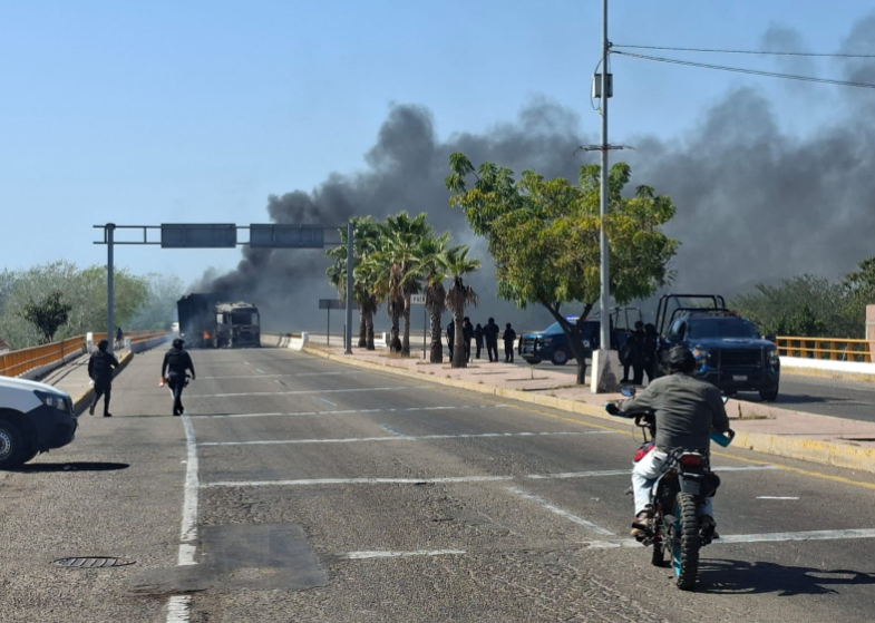 Detenciones y atención a bloqueos por hechos de inseguridad, dejan jornada de este domingo en Sinaloa