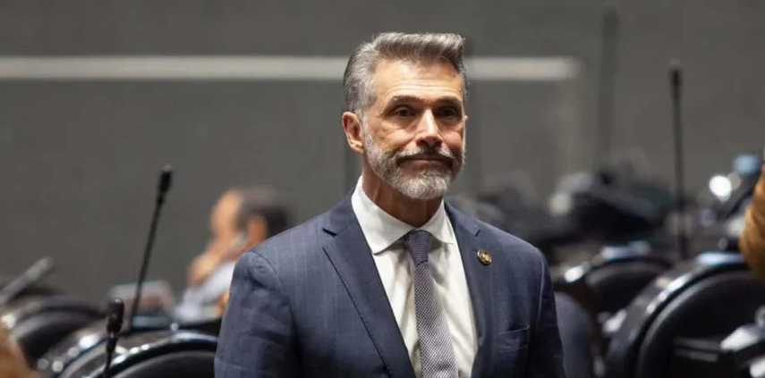 Morena abre proceso interno contra Sergio Mayer por participar en reality show