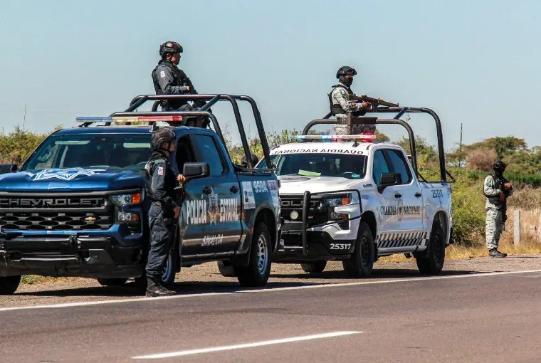 Miércoles deja narcolaboratorios asegurados y civiles armados detenidos en retenes de Sinaloa