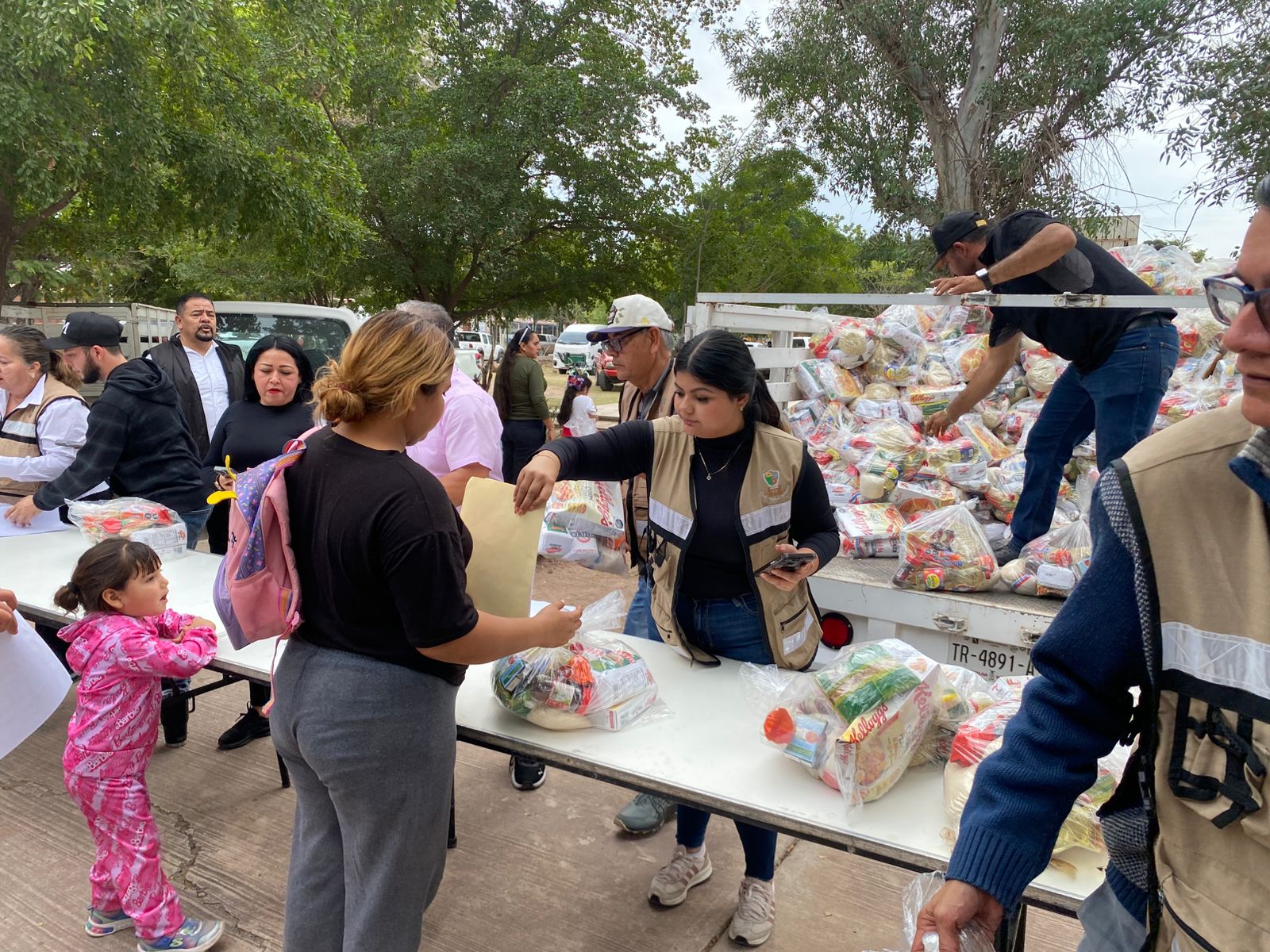Llegan los programas y servicios de las Caravanas del Bienestar hasta Las Compuertas en Ahome
