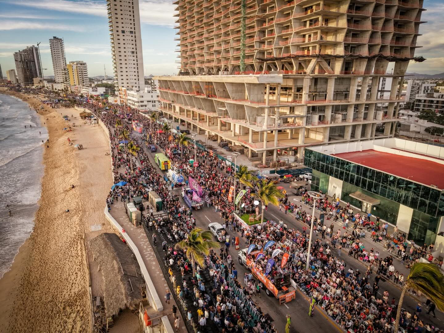 Multitud en carnaval de Mazatlán