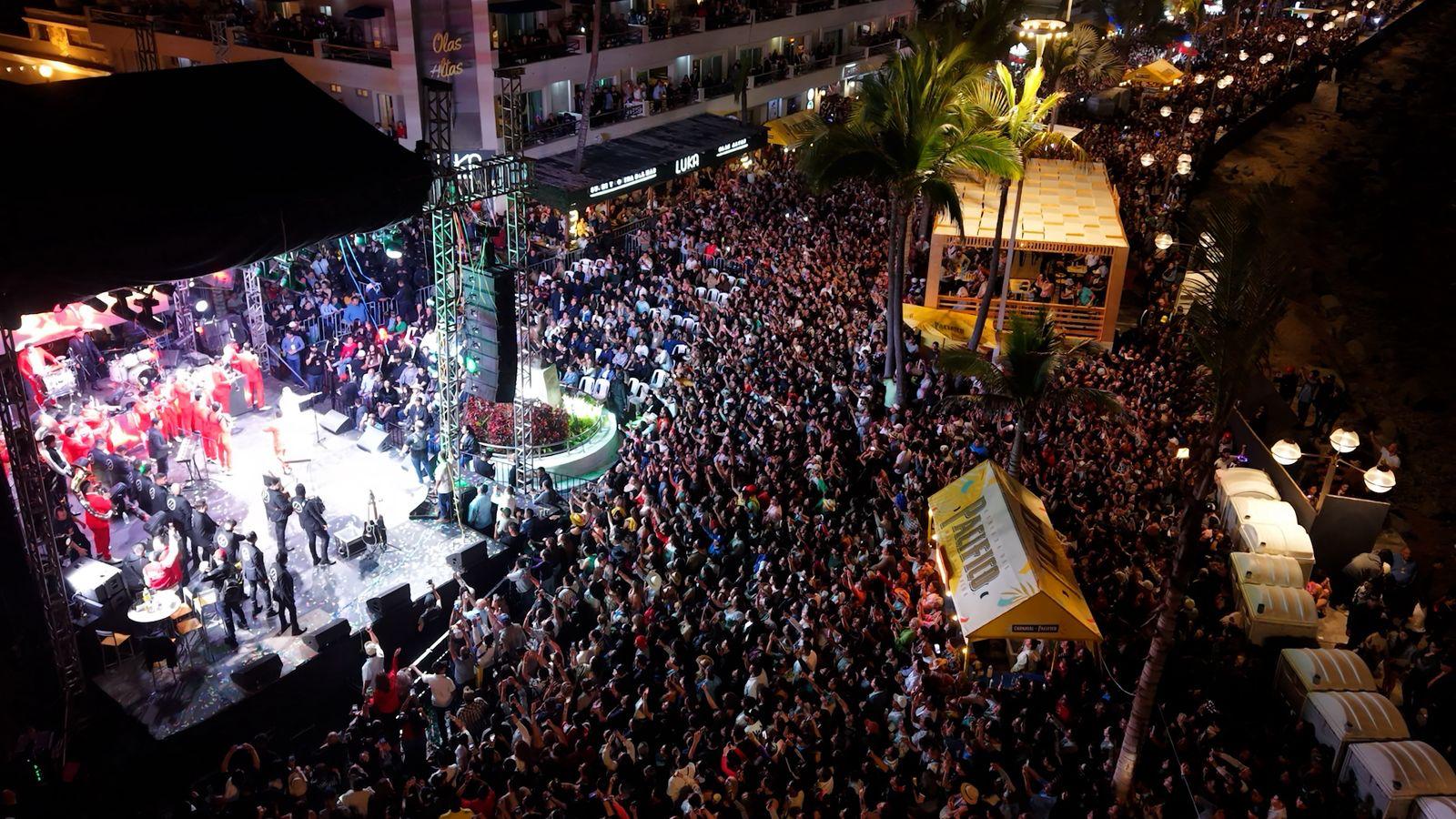 Gran multitud en carnaval de Mazatlán