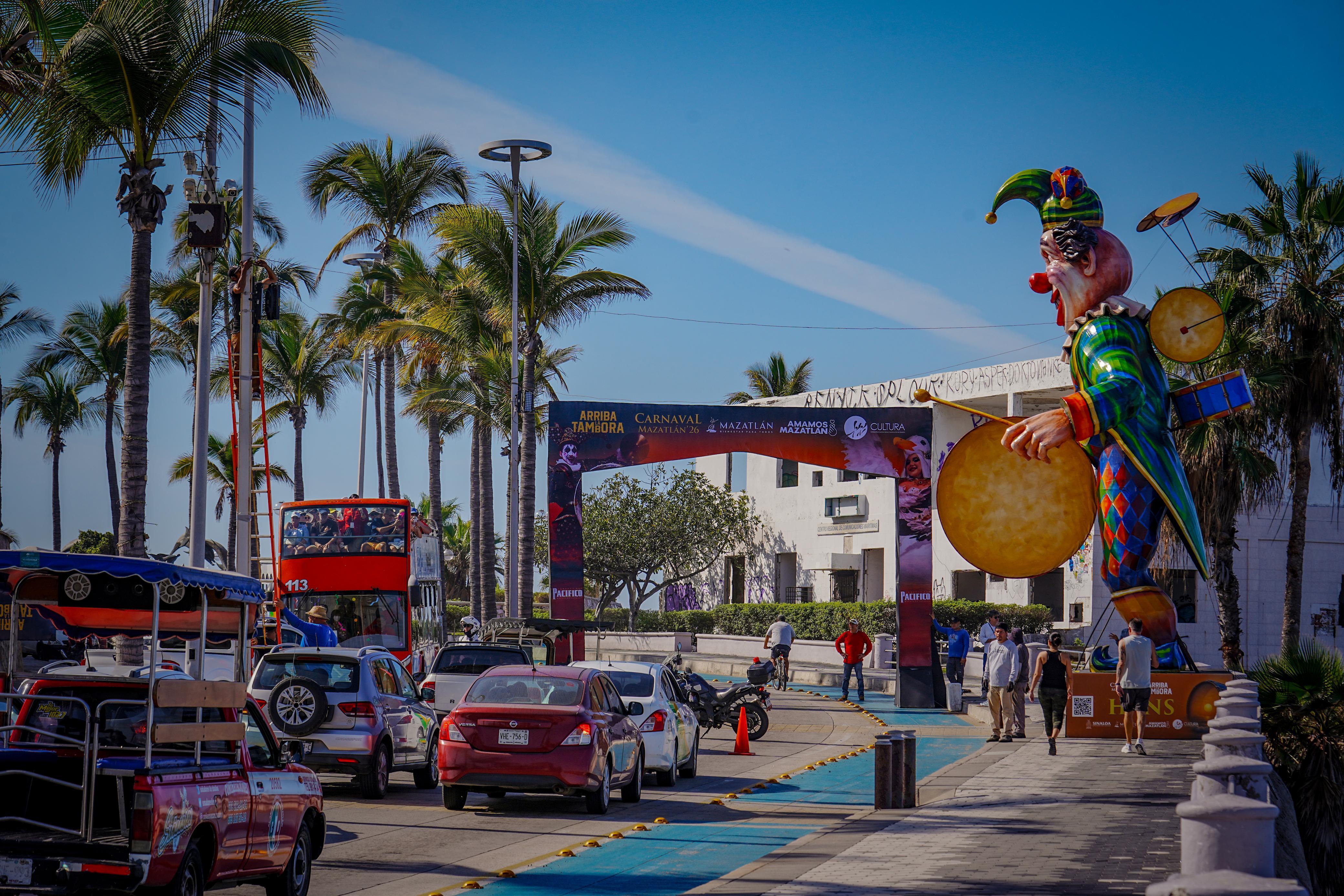 Avanza preparación e instalación de arcos carnavaleros