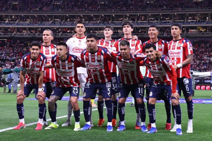 Jugadores formados posando para la foto