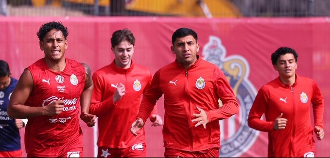 Jugadores en entrenamiento corriendo