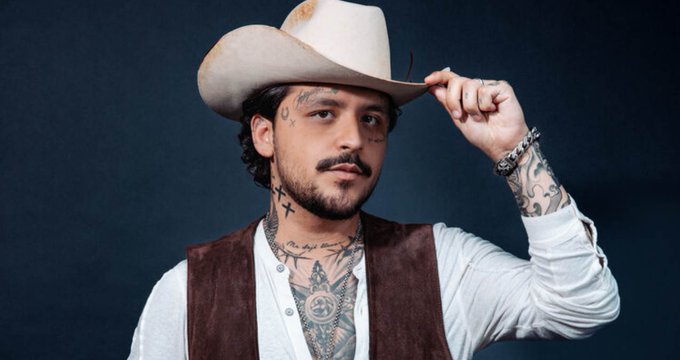 Abogados abandonan a Christian Nodal en su disputa con Universal Music