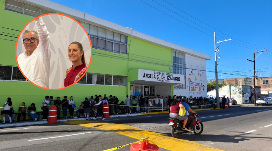 Jóvenes de bachillerato formados para recibir sus tarjetas de la Beca Benito Juárez.