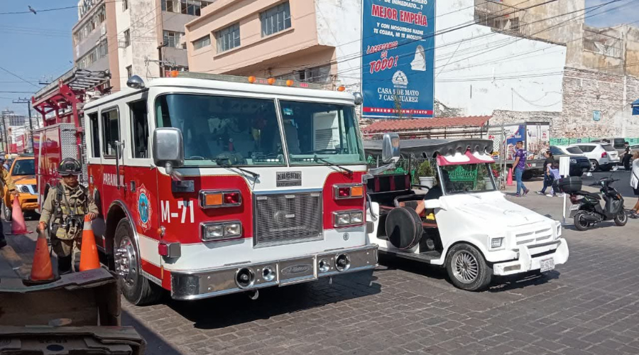 Bomberos Mazatlán acuden al mercado municipal Pino Suárez
