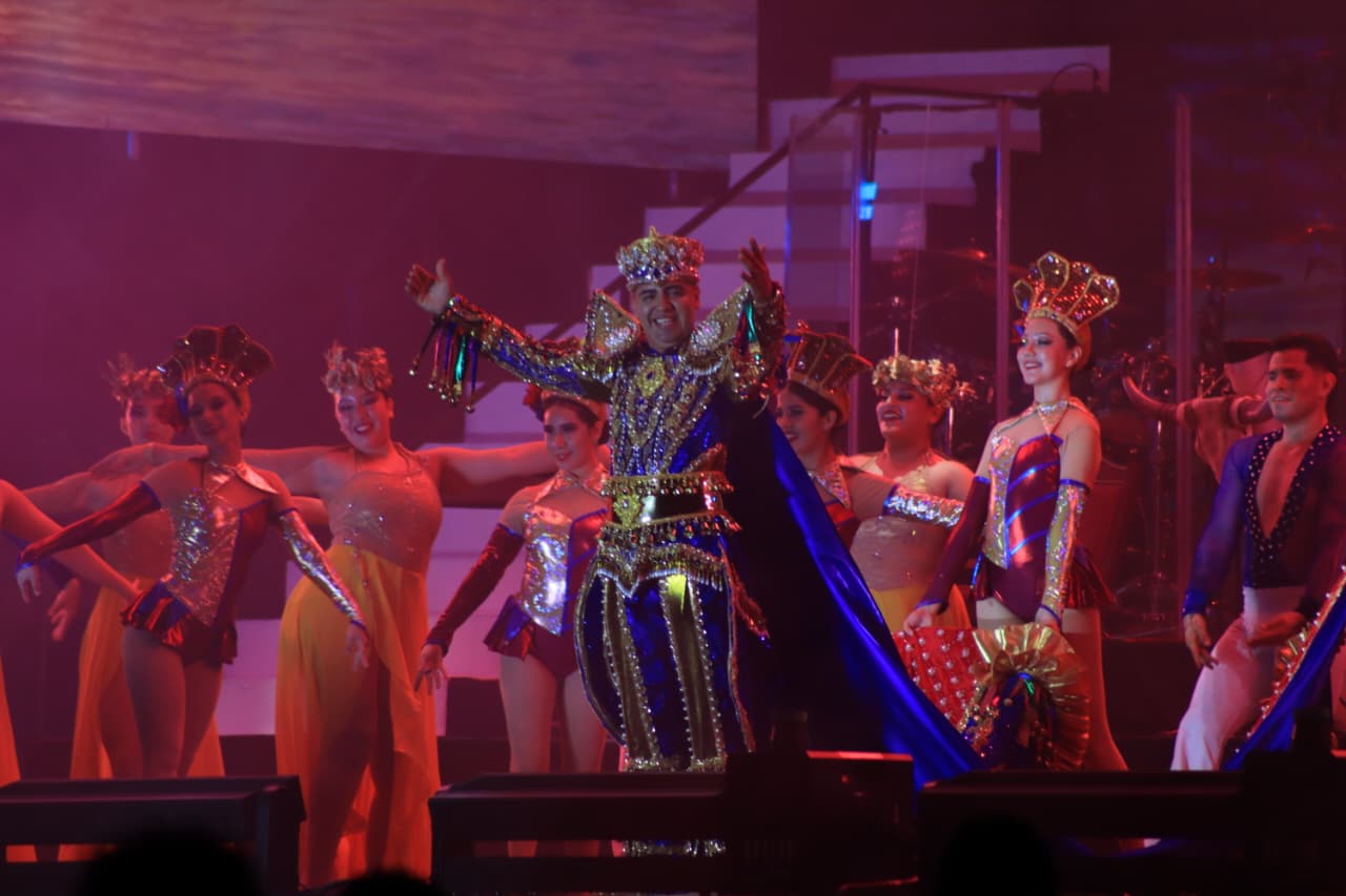Coronan a Javier El Chiras como rey de la Alegría en Mazatlán