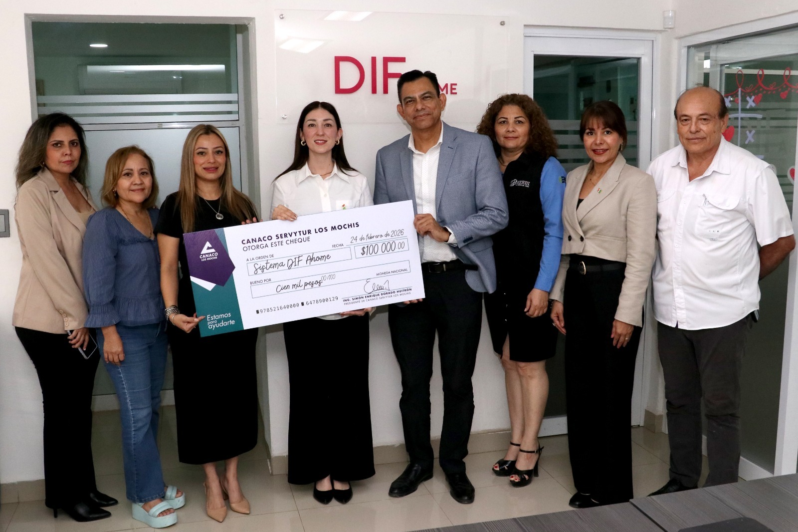 Canaco Los Mochis entrega donativo de 100 mil pesos a DIF Ahome