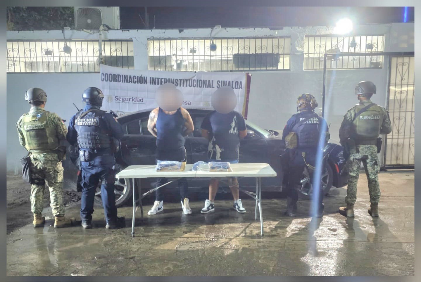 Hombres detenidos por el Grupo Interinstitucional.