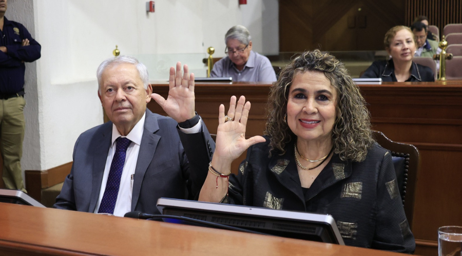 Víctor Antonio Corrales Burgueño y Jesús Angélica Díaz Quiñónez, diputados del PAS.
