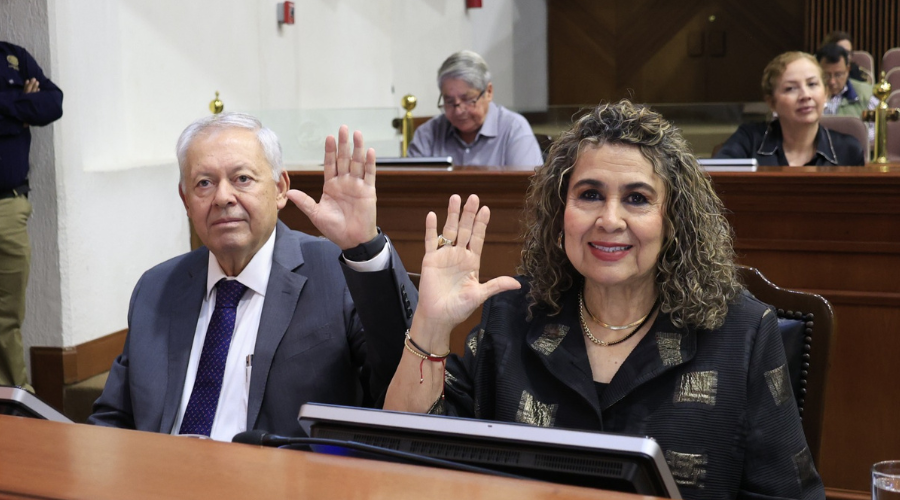 Víctor Antonio Corrales Burgueño y Jesús Angélica Díaz Quiñónez, diputados del Partido Sinaloense.