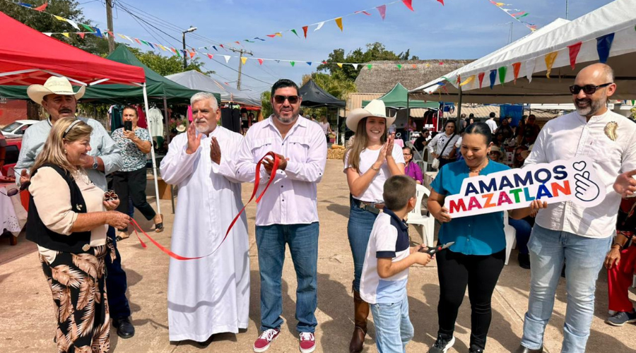 El tianguis Puerta de Canoas contó con la participación de alrededor de 30 emprendedores y emprendedoras del poblado.
