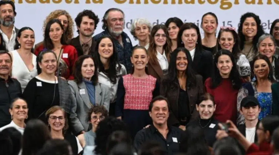 La presidenta de México, Claudia Sheinbaum, junto a Salma Hayek.