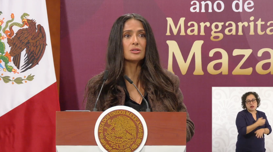Salma Hayek en conferencia con Claudia Sheinbaum en México