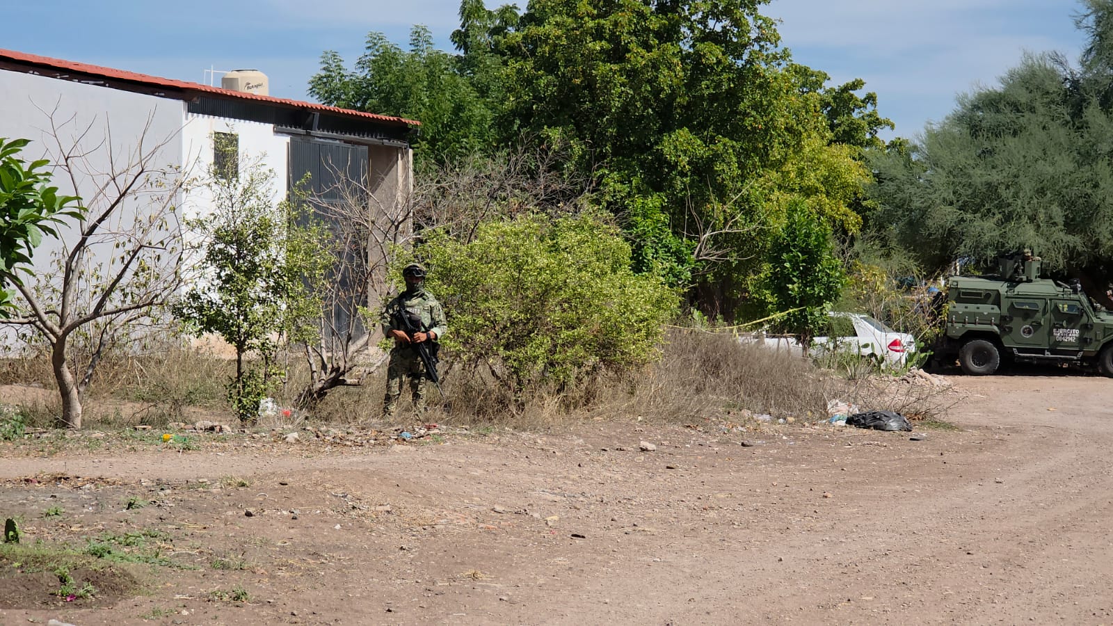 elemento del ejército asegura bodega en Guamúchil