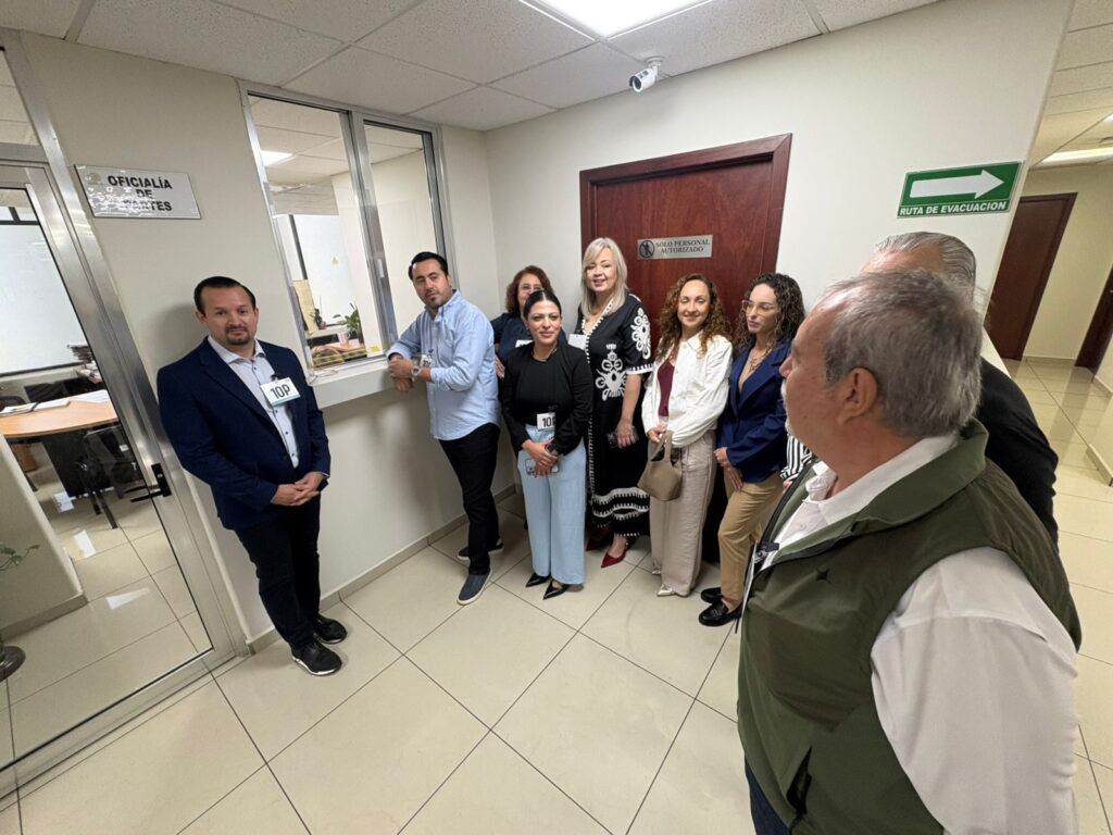 Integrantes de la Intercamaral Culiacán entregaron formalmente una iniciativa de ley ante el Congreso del Estado