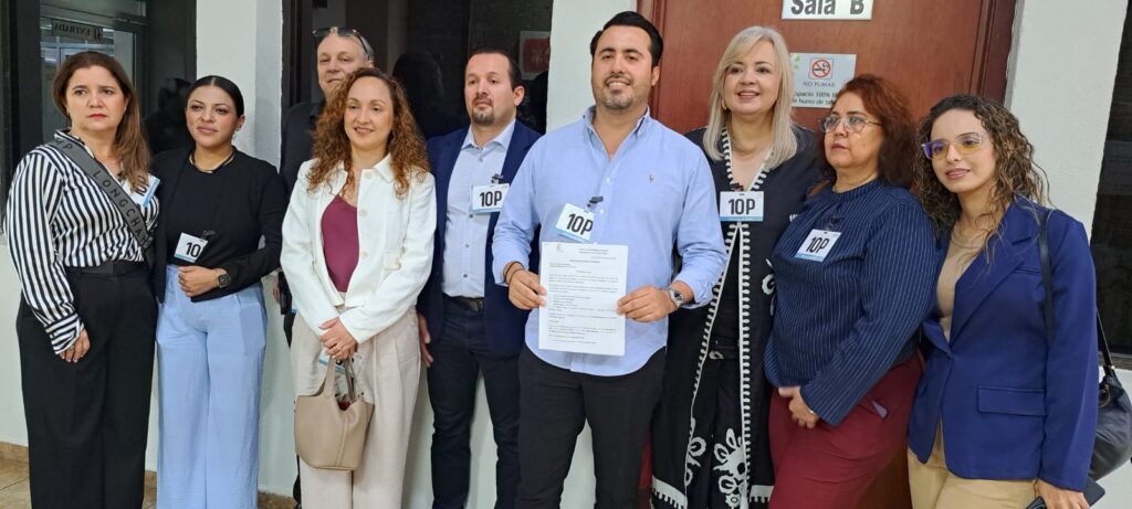Integrantes de la Intercamaral Culiacán entregaron formalmente una iniciativa de ley ante el Congreso del Estado