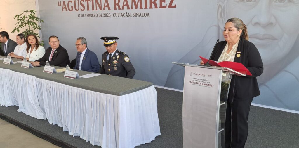 Entregan premio estatal Agustina Ramirez a Ramona Calderón-2