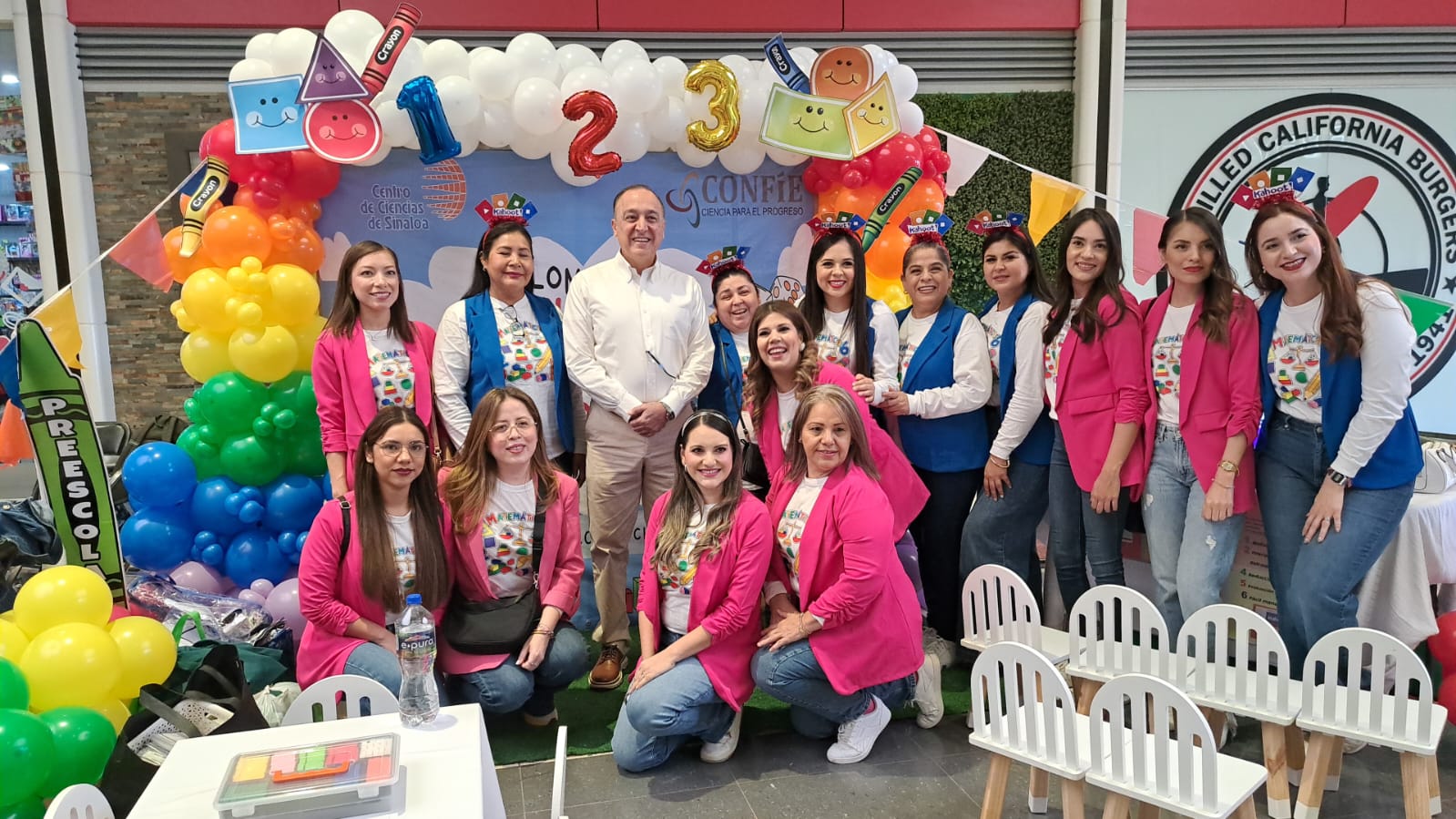 Docentes junto a alcalde de Ahome
