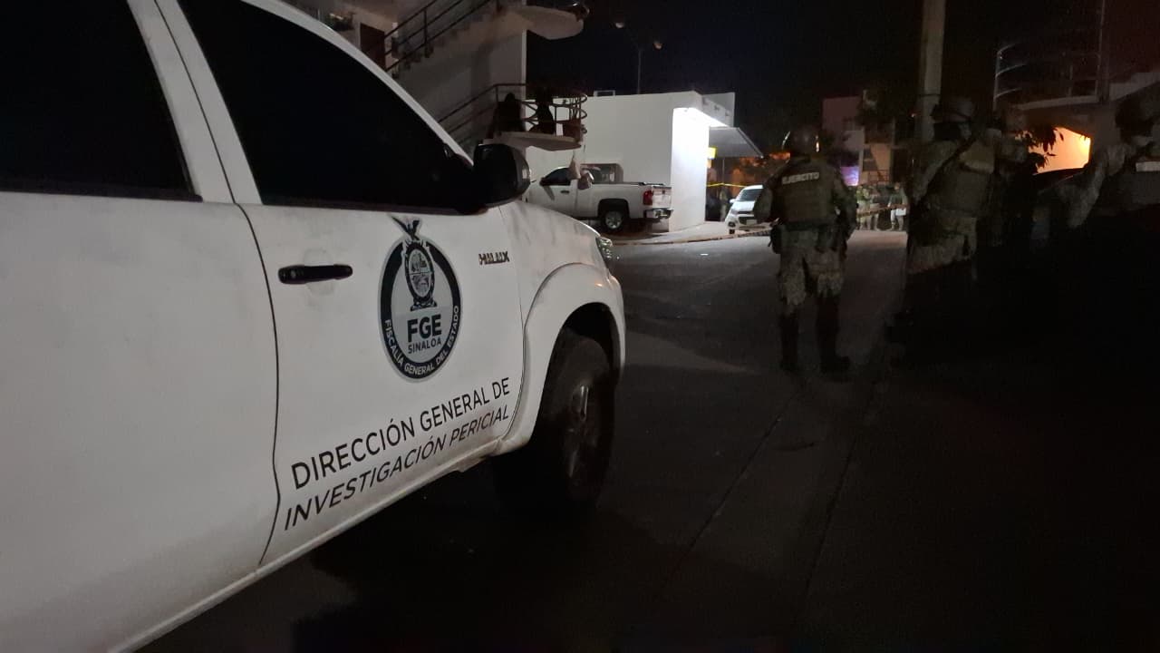 Unidad de la FGE en una calle