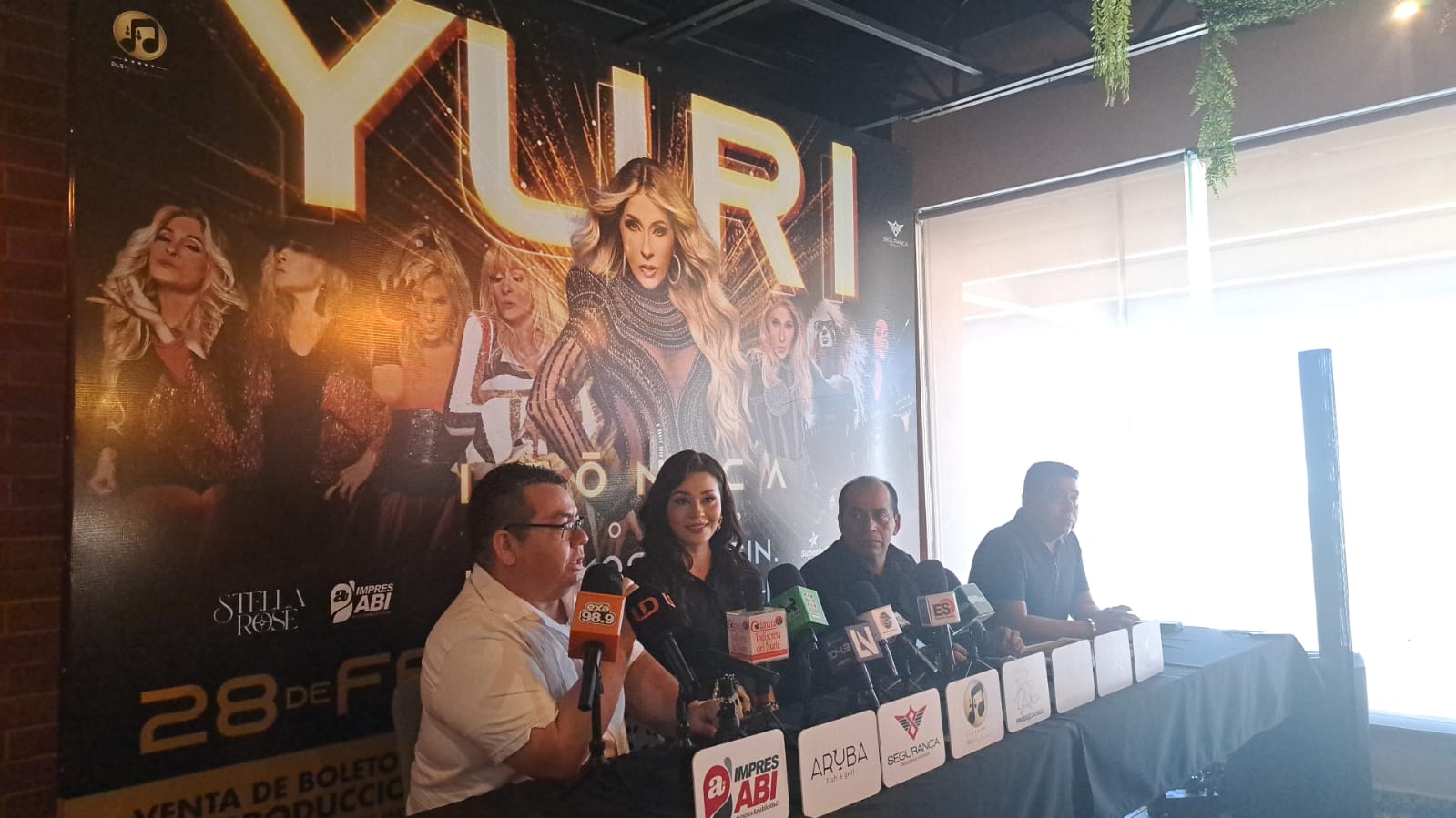 Conferencia de prensa del concierto de Yuri en Los Mochis